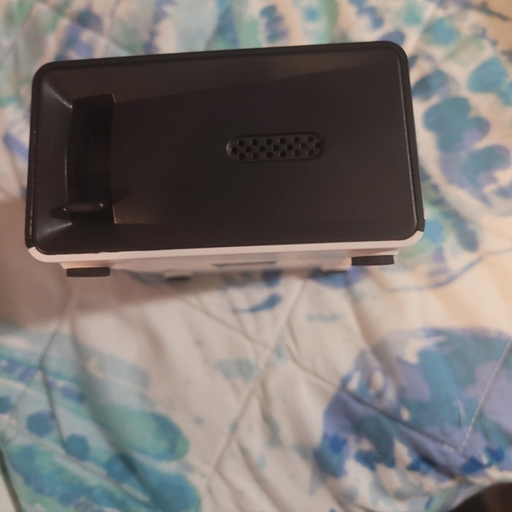 LED Projector - Picture 3 of 11